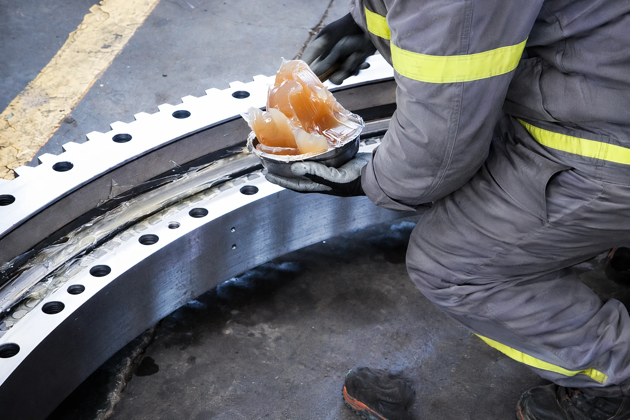 What is the Difference Between a Slewing Bearing and a Turntable Bearing?